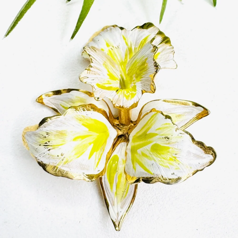 Vintage 1982 Cerrito Original White Yellow Enamel Orchid Flower Gold Tone Brooch